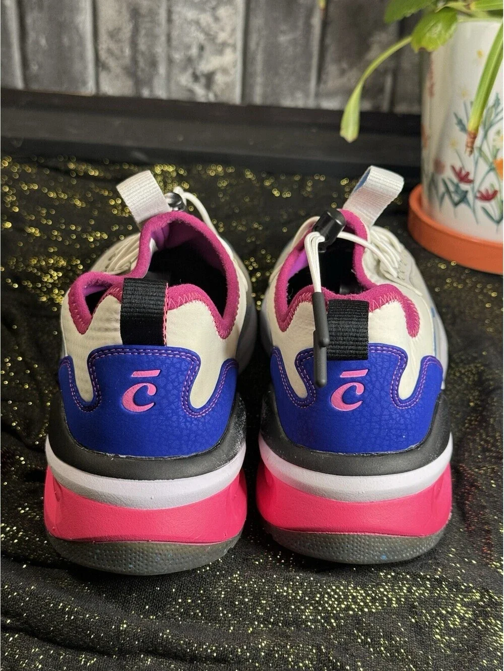 Clove Unisex White/Blue/Pink/Gray Colorblock Low Top Lace-Up Athletic Sneakers